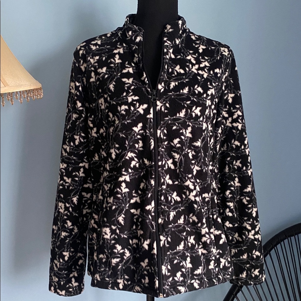 Basic Editions Medium Black And White Floral Zip Up Jacket With Pockets